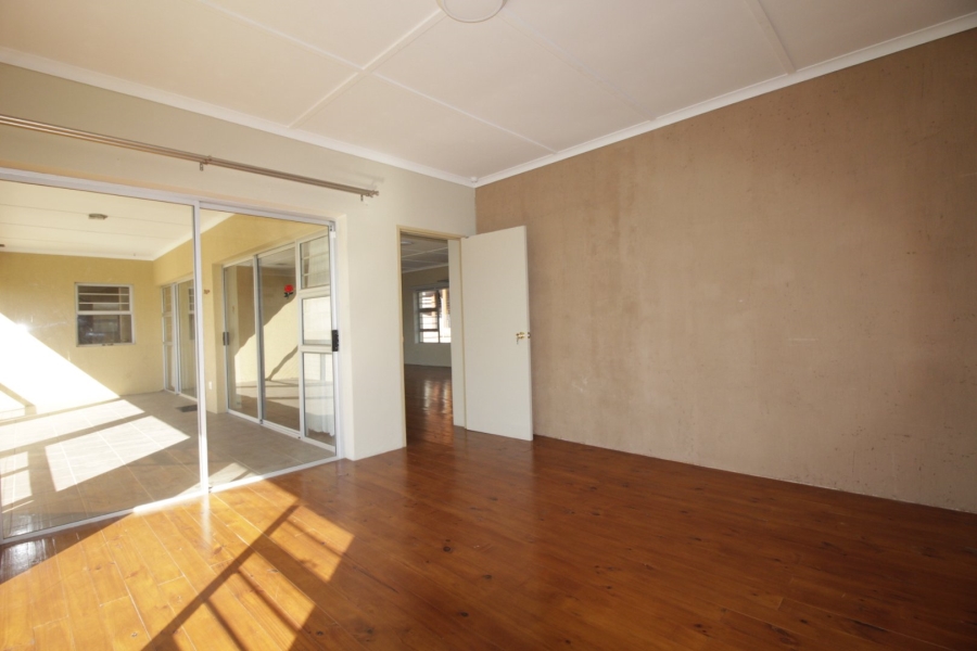 4 Bedroom Property for Sale in Wavecrest Eastern Cape